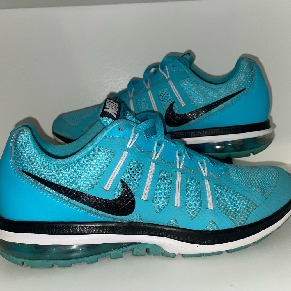 Nike air max dynasty Athletic Sneakers with Black Swoosh